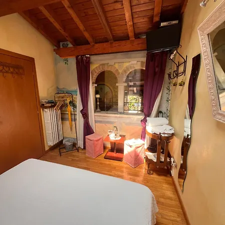 The Queen Tower Bed & Breakfast